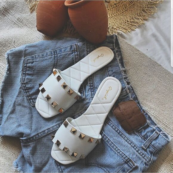 🆕️Summer Faves Collection// White one band Slide - Picture 1 of 7